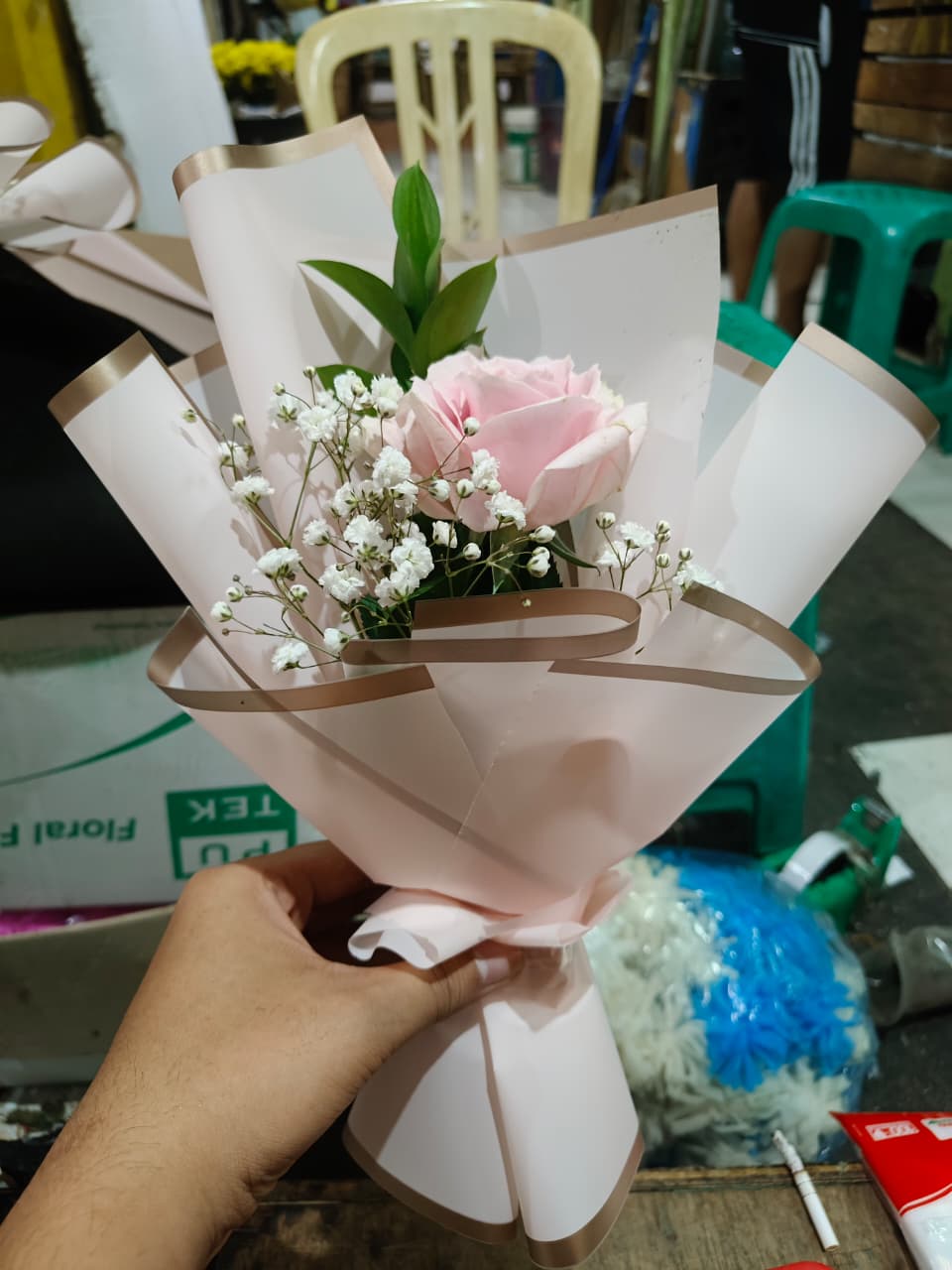 single-rose-bouquet